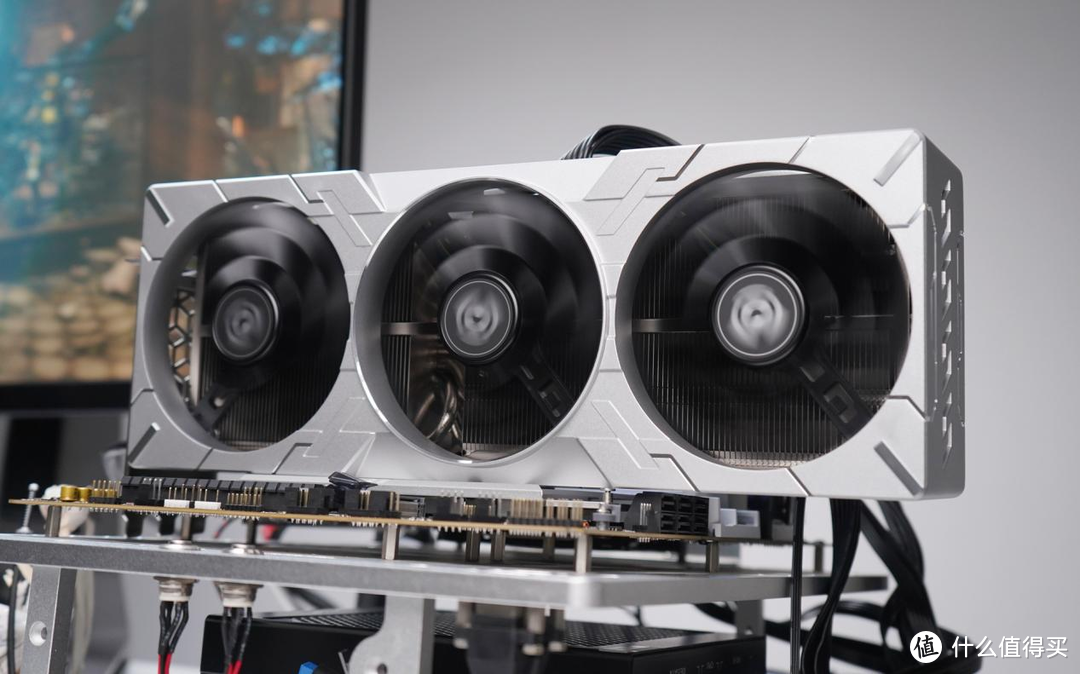 影驰RTX 4090金属大师OC首测：颜值高，性能秒RTX 3090 Ti