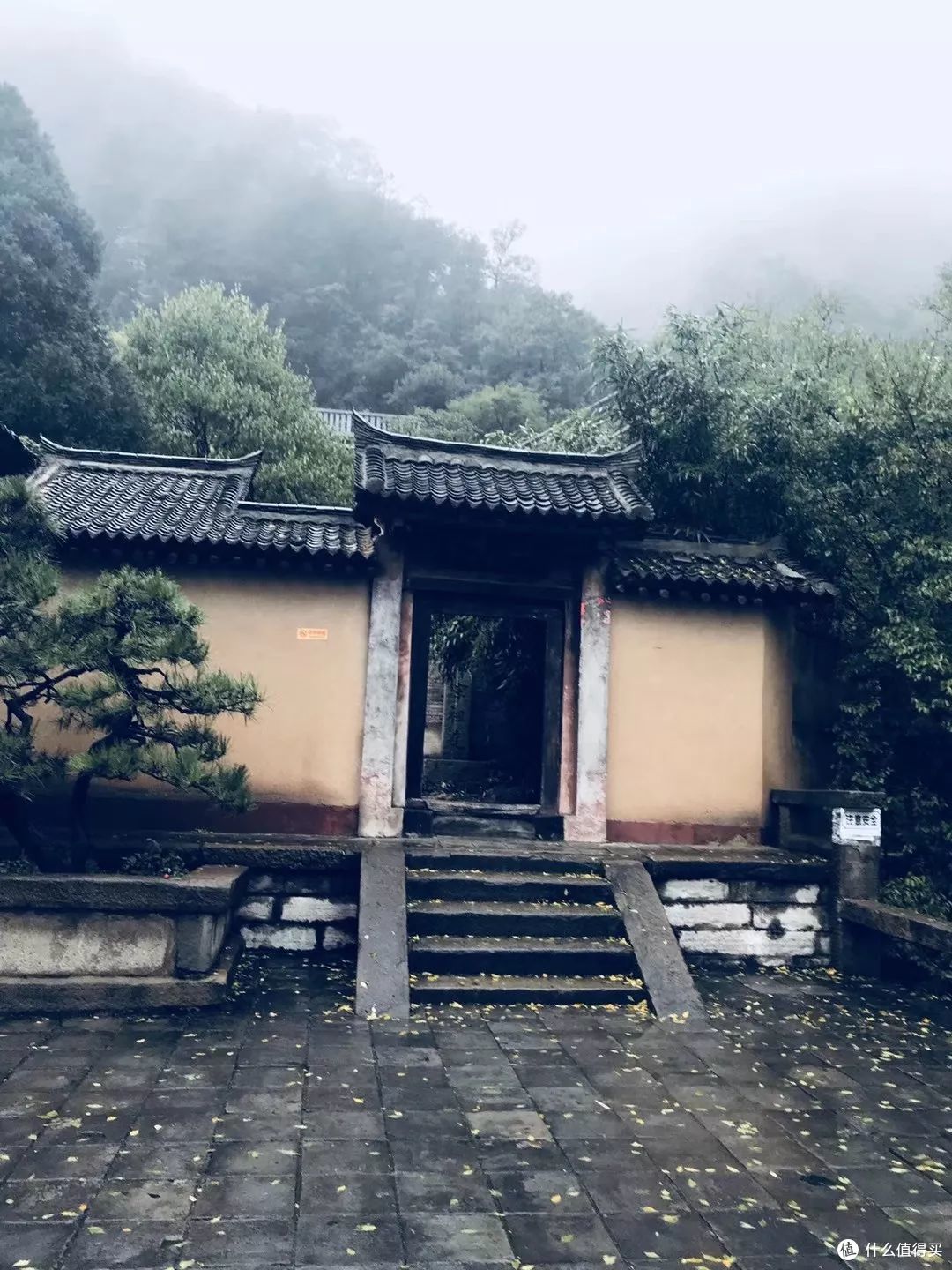 长安路上 篇一:藏在秦岭沣峪口的古朴山寺——净业寺