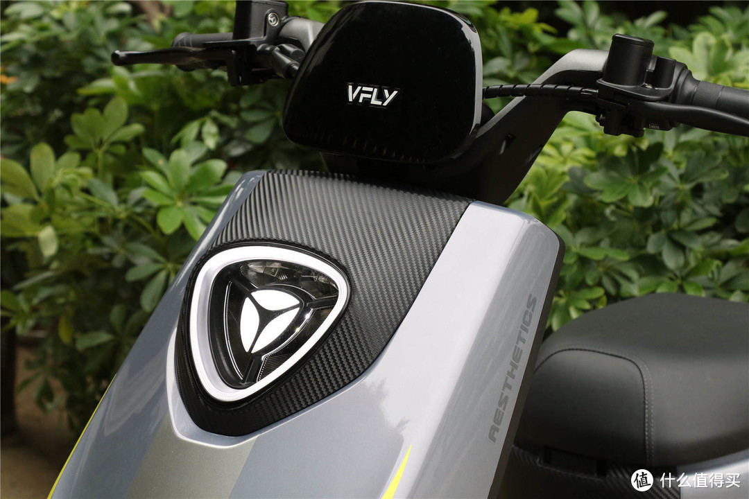 科技提升品质 时尚融合智能 城市高端出行领创者-雅迪VFLY N100max智能新国标电动车