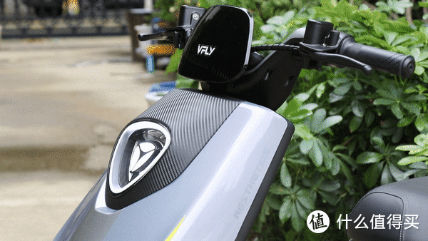 科技提升品质 时尚融合智能 城市高端出行领创者-雅迪VFLY N100max智能新国标电动车