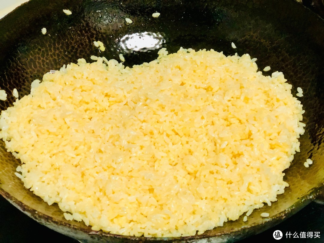 做蛋炒饭时，十个人九个错，教你正确做法，米饭粒粒分明更好吃