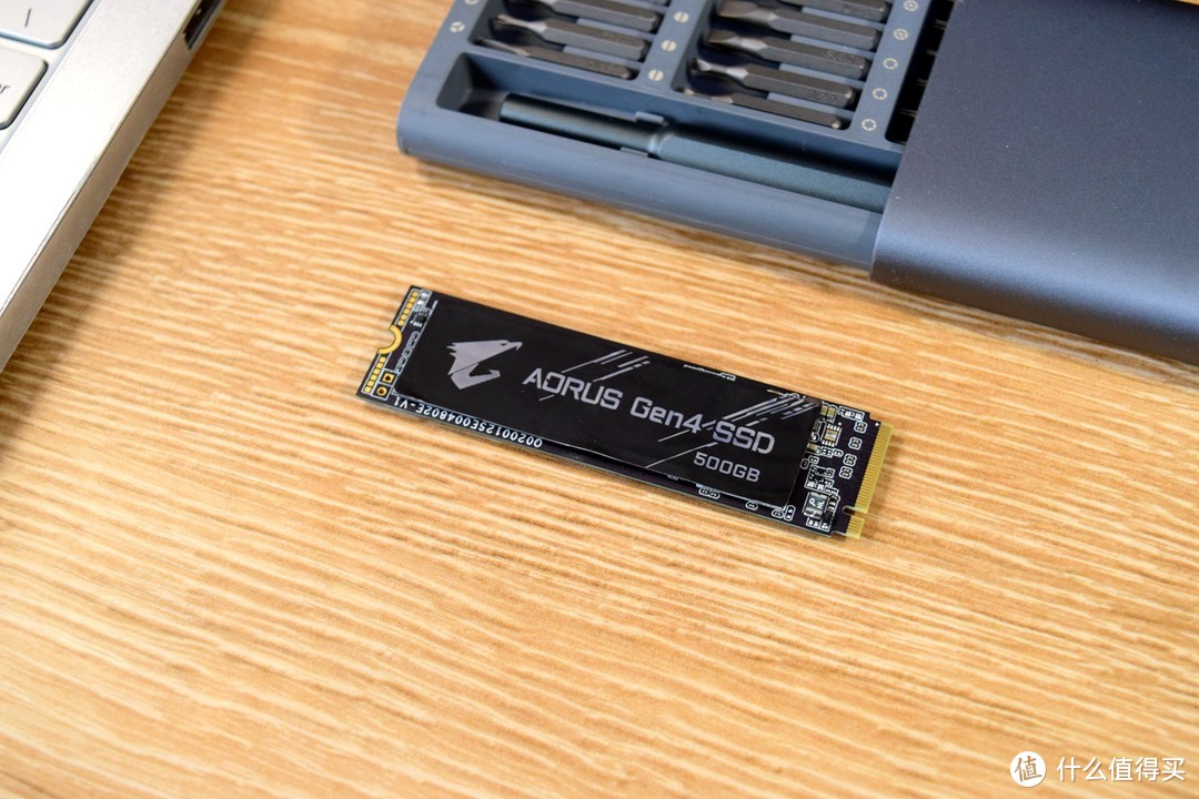 新笔记本电脑太贵？更换技嘉AORUS Gen4黑雕SSD硬盘，还能再战三年