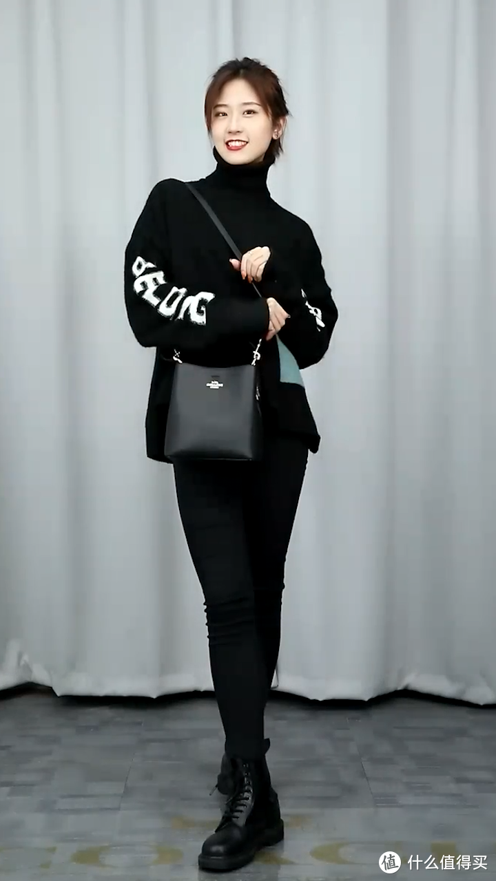 蔻驰COACH女士中号黑色皮质单肩斜挎包，送女友的时尚单品