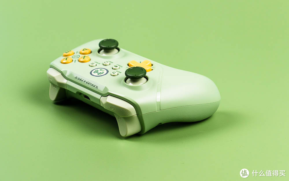 不仅颜色讨喜，而且触感灵敏——北通阿修罗2 Pro游戏手柄 无线机械版牛油果绿款轻体验