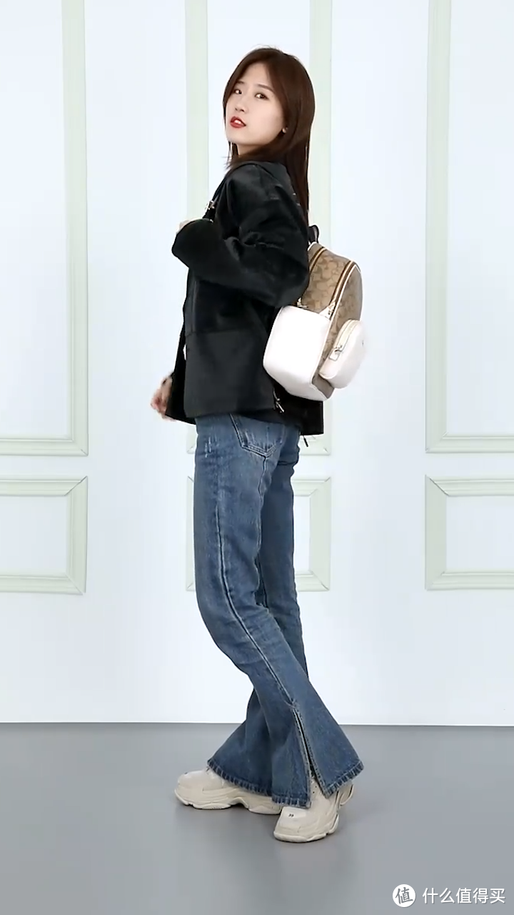 蔻驰COACH女士大号PVC配皮卡其白色双肩包，通勤旅行的时尚单品！