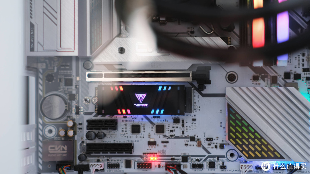 全球首款RGB灯效PCIe 4.0 M.2 SSD：博帝蟒龙VPR400
