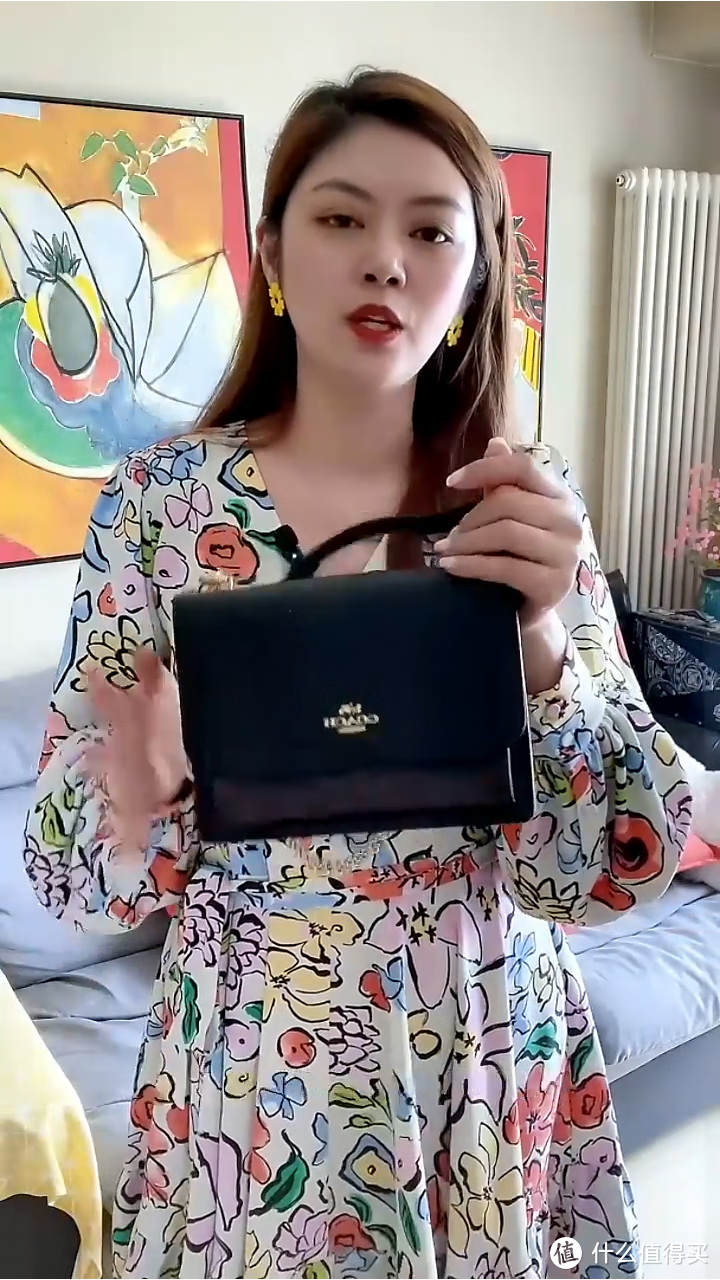蔻驰COACH奢侈品女士小号小方包，黑色PVC配皮设计，送女友的时尚礼物！
