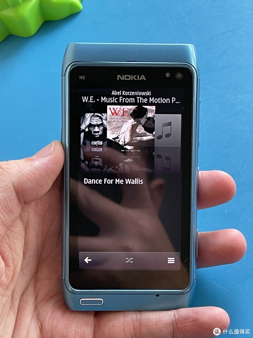 诺基亚N8的音乐播放器界面