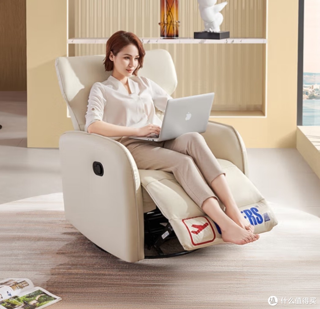 可摇可躺，坐感舒爽，芝华仕单人科技布沙发。