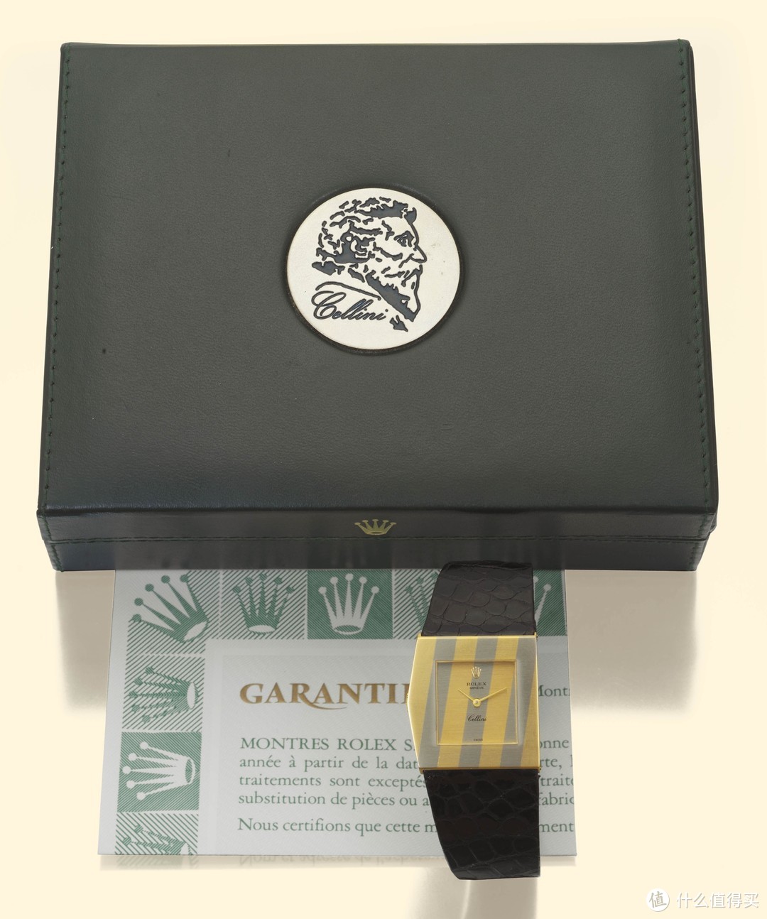 劳力士切利尼“迈达斯国王”手表，产于上世纪 80 年代， 属于稀有型号，不对称五边形黄金表壳，俗称“左口鱼”， 尺寸为 28 x 28 毫米，厚度为 5.5 毫米，表盘上的条纹 装饰为“fausses-côtes”装饰，表盒上有 Benvenuto Cellini 本人的头像，在 2004 年 10 月 24 日安蒂古伦拍 卖中以含佣价 3680 瑞士法郎价格成交。