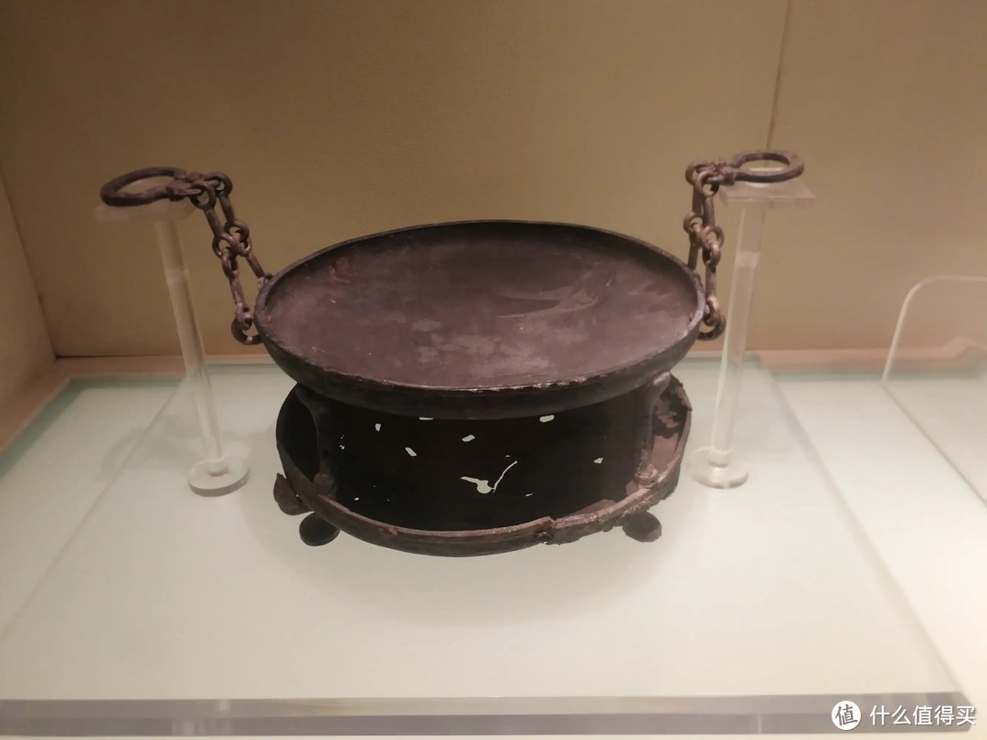 博物馆中的铜制炊具