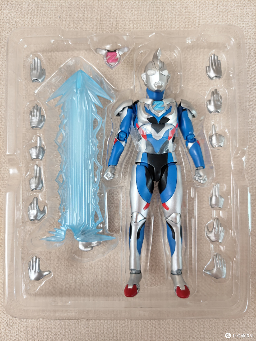 剧中泽塔的水晶眼很是透亮,然而小人眼睛还原度一般般.