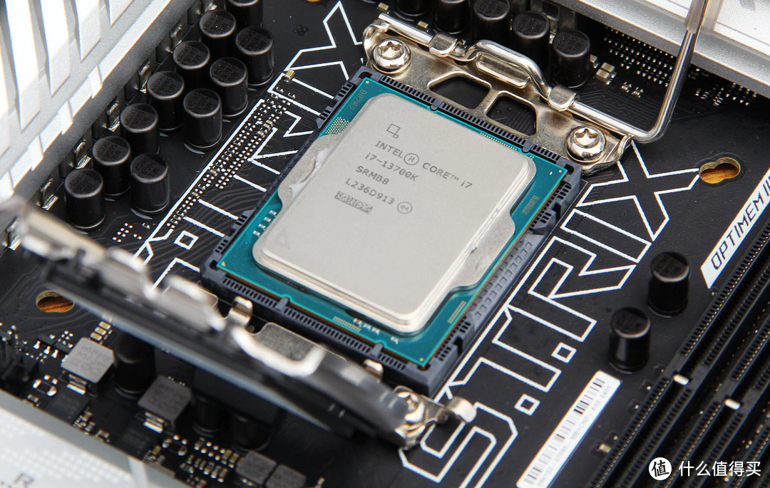 intel的值你冲不冲！冲冲 冲冲！i7-13700K不完全测试，AMD傻眼