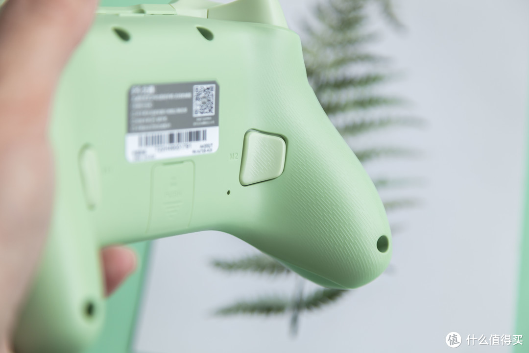 一款绿色的游戏神器—北通阿修罗2pro机械版游戏手柄牛油果色