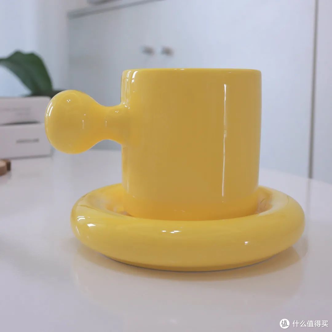 这款奶黄色的杯子，拿到手真的太绝了。