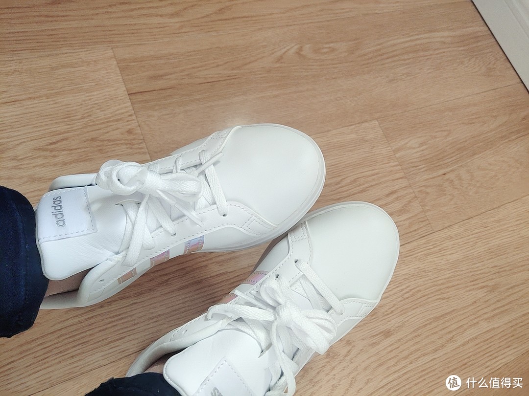 给小白鞋一抹亮色~阿迪达斯 ADIDAS NEO 女子 运动休闲系列 HOOPS 3.0 休闲鞋