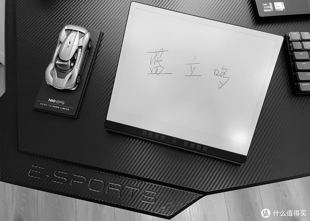 蓝立哆ES2——打破刻板印象，电竞玩家的第一张“碳纤维”电动升降桌