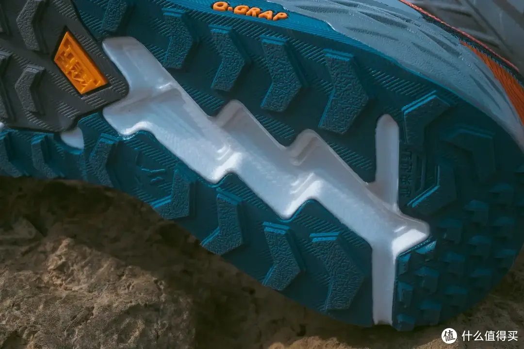 乔丹体育首款碳板越野跑鞋——山神