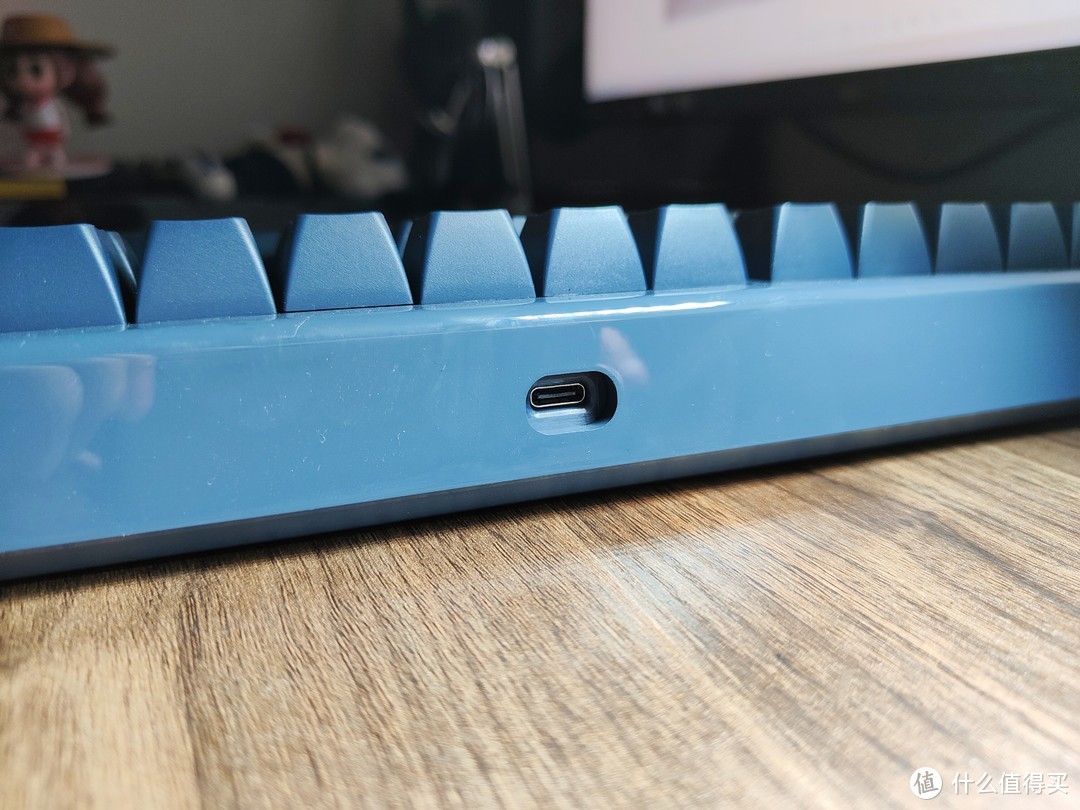 低调、稳重、性价比能打的机械键盘，黑峡谷E4午夜蓝