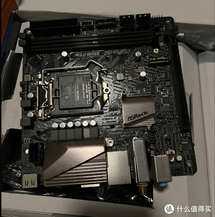 B560M-ITX 小主板，带一个PCIE槽，无线网卡拆了得到一个m2，内部还有一个m2接口，扩展可能性很大。