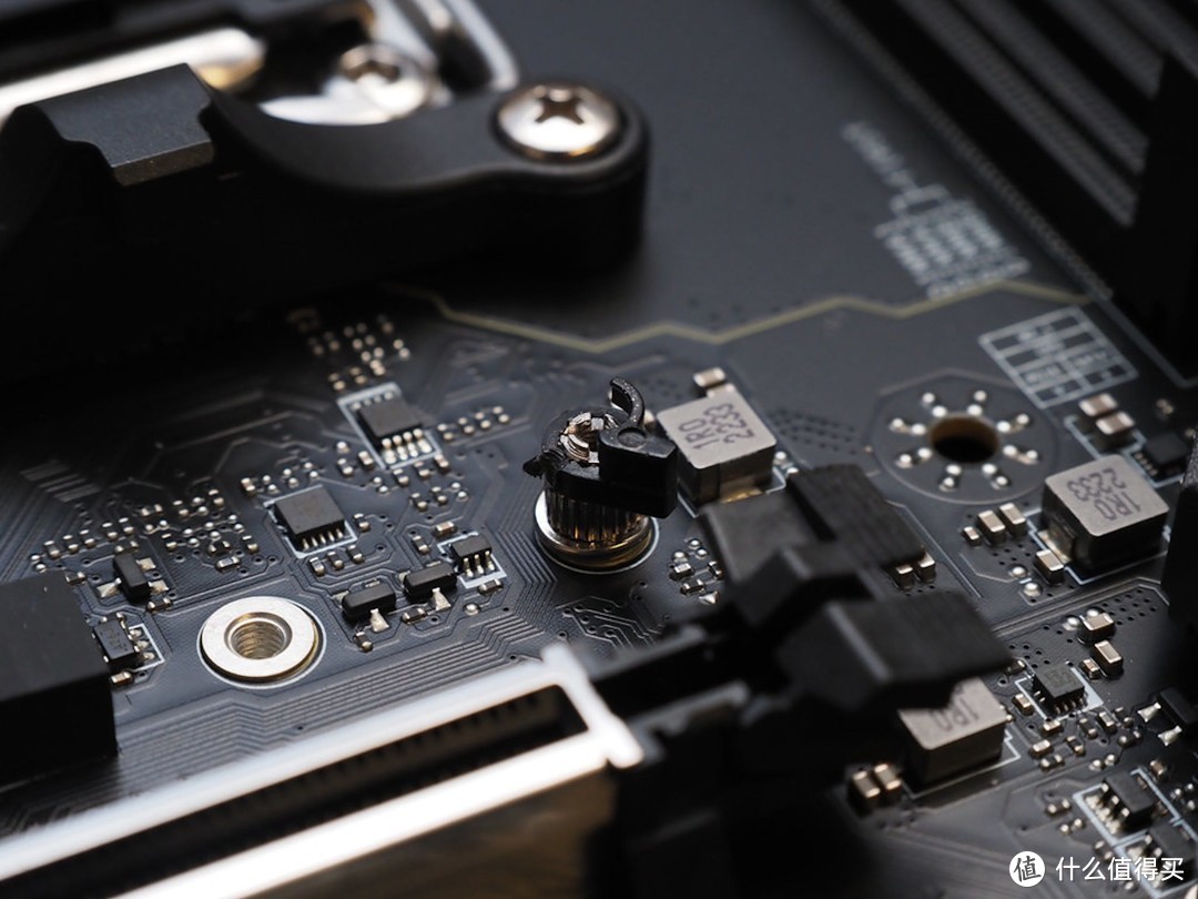 AMD Ryze 5 7600X 处理器与 MSI B650M MORTAR WiFi 主板评测，相对接近主流价位的系统组合