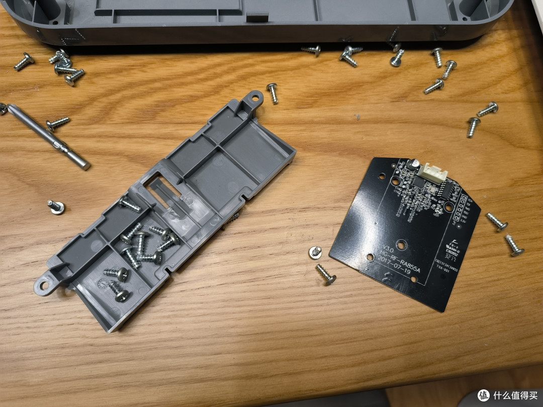 为了减少352空气净化器噪音我暴力拆机拧了62颗螺丝x50构造如此紧凑而
