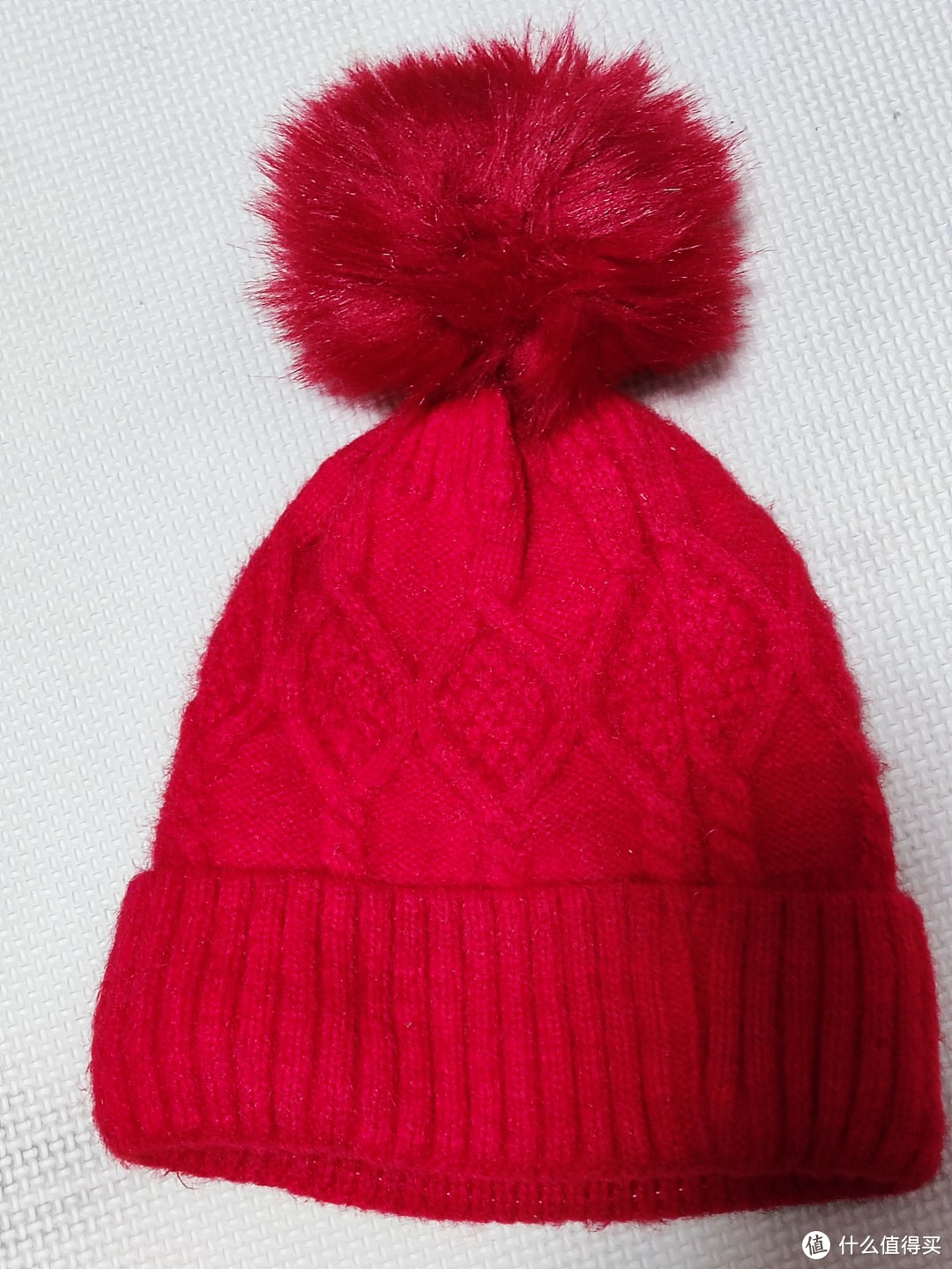 孩子最喜欢的就是这顶红彤彤的帽子