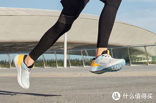 大跑量、较大体重，要求缓震性能强的500-1000元之间跑鞋推荐