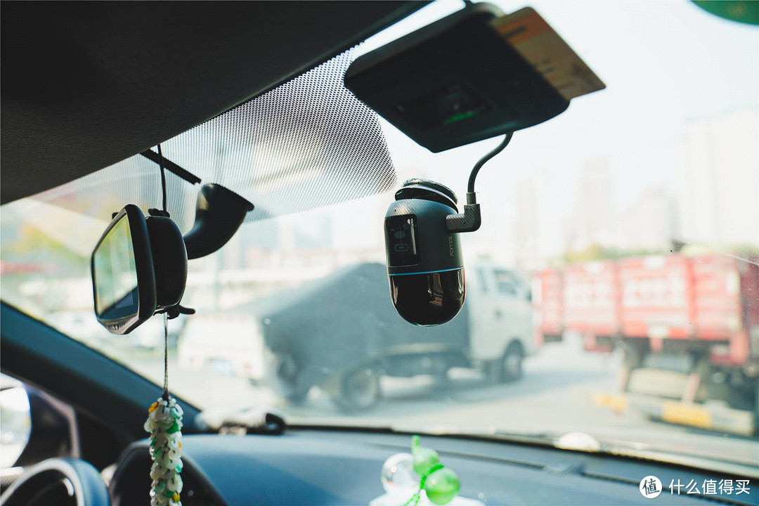 业界首款360°云台行车记录仪，全方位保证爱车安全