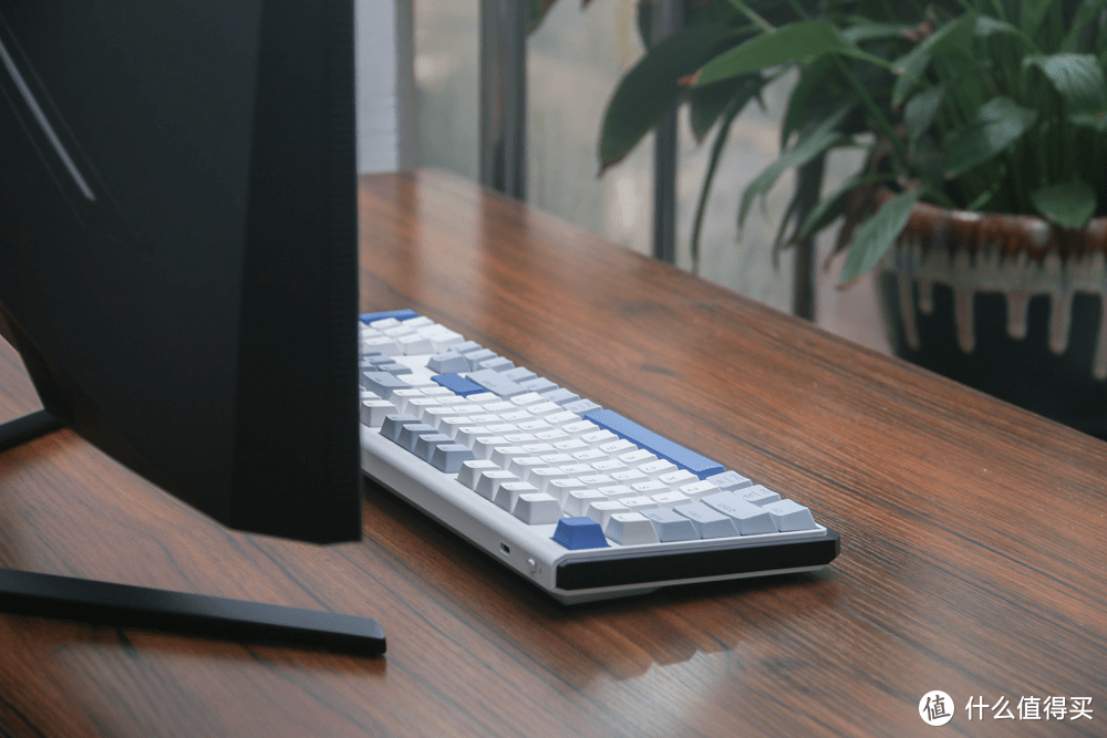 这款三模机械键盘一年充一次电，零延迟堪比有线，杜伽K610w白光版体验