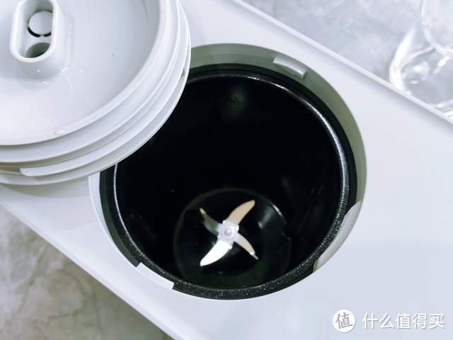 小米自清洗破壁机 米糊奶茶果蔬汁豆腐脑都能做，热烘除菌，不到千元
