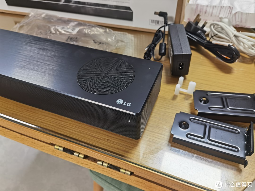 全网首个LG SN7CY回音壁拆封连接电视机