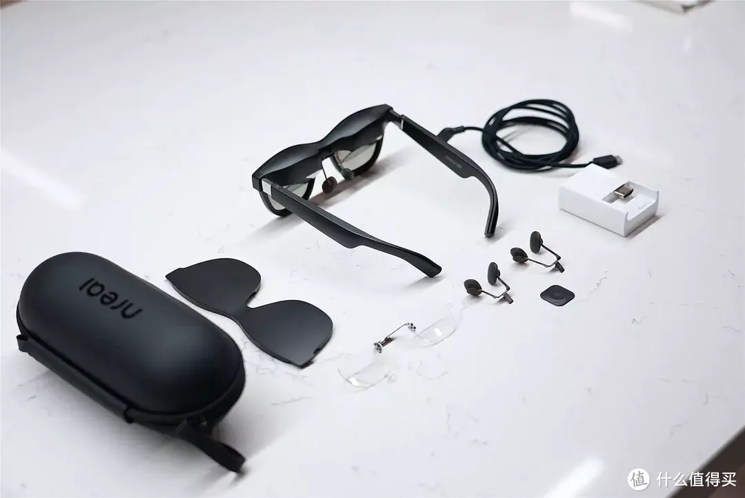 随享130吋私人口袋巨幕、现实与虚拟完美交互、还能接入NIO虚拟数字座舱--Nreal Air AR眼镜真的够爽！