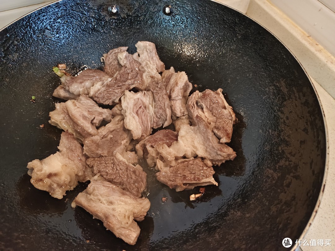 冬季进补，试试做一道红焖牛肉