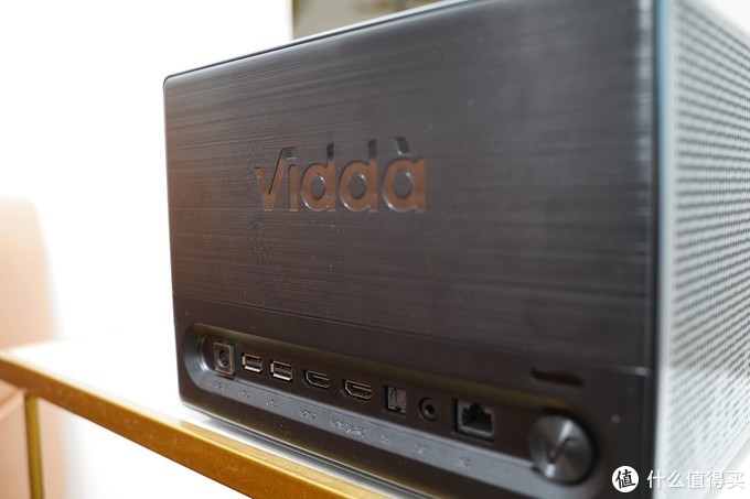 谁才是家用投影仪的内卷王：Vidda C1和极米RS Pro2对比测评