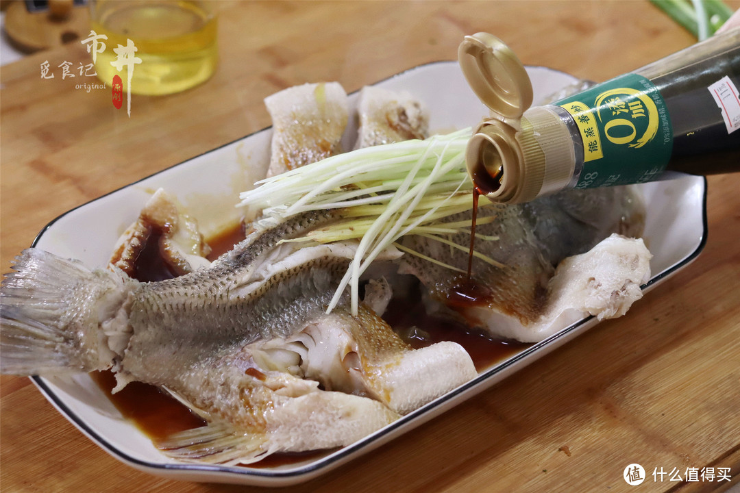 清蒸鲈鱼的正确做法是啥？蒸几分钟最滑嫩？鱼肉怎么样不腥？