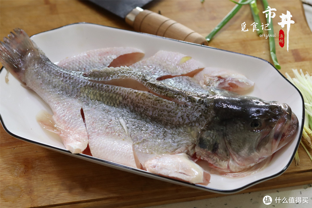 清蒸鲈鱼的正确做法是啥？蒸几分钟最滑嫩？鱼肉怎么样不腥？