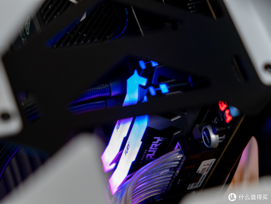 桌面上的外星战舰：ROG Z790E 13700K 索泰RTX 4090的组合到底有多强