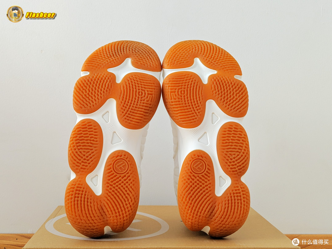 用料和做工均属上乘,舒适又透气:freetie 牛蹄一代篮球鞋 v1.1 体验