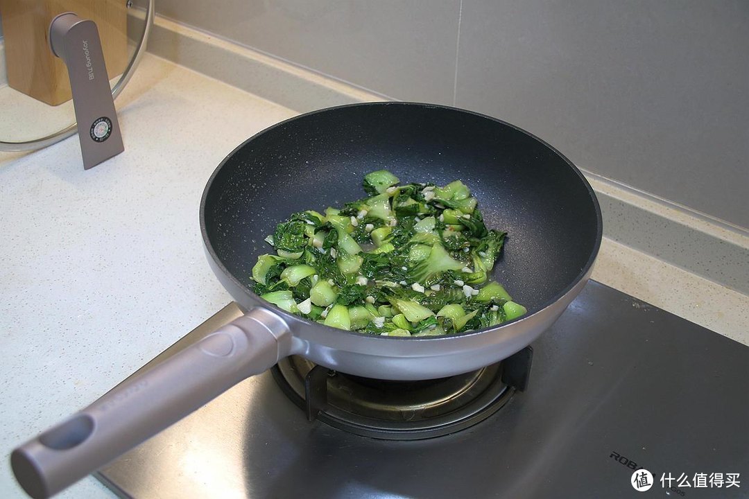 用了几个月真的持久不粘耐磨耐用，九阳小磨王抗菌耐磨不粘锅评测