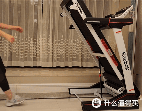 我的“刘畊宏女孩”想要一台跑步机，朋友推荐了这一款--锐步JET100M跑步机上手体验