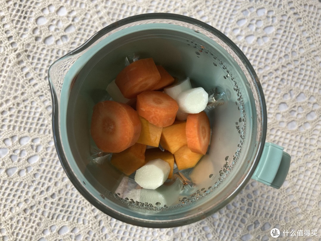 南瓜和胡萝卜天生一对，每天早餐来一杯，清甜细腻，好喝又暖和