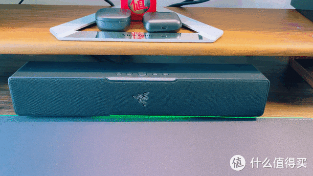 音质、氛围感拉满：雷蛇利维坦巨兽V2 X桌面音箱