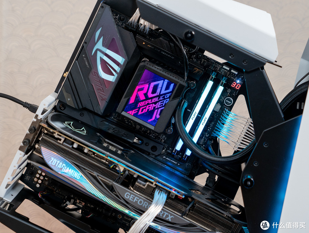 桌面上的外星战舰：ROG Z790E 13700K 索泰RTX 4090的组合到底有多强