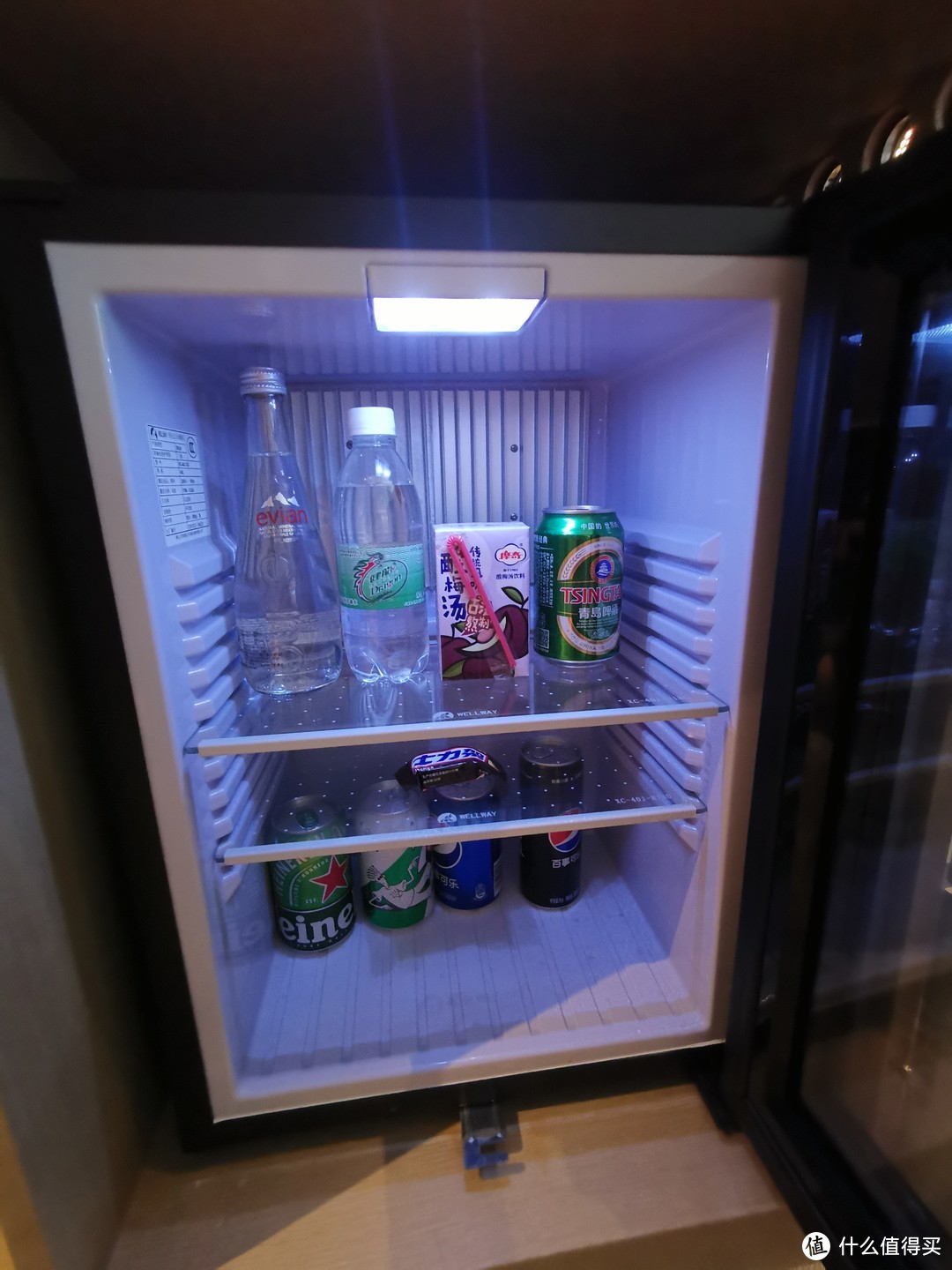 冰箱饮料挺多的
