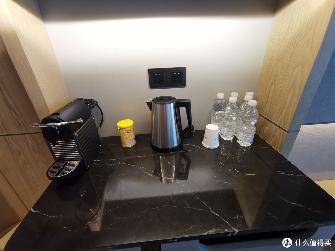 咖啡机、饮用水、电热水壶