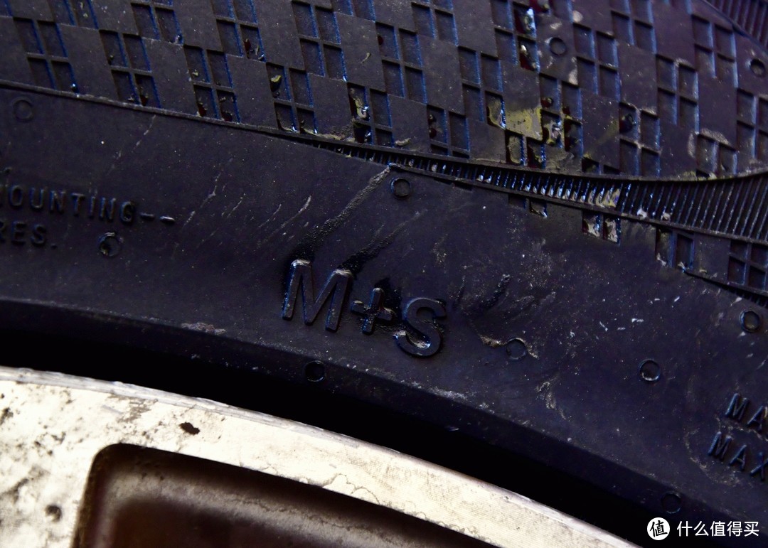 新的轮胎也有M+S字样，一年四季都可以用，省事儿了。
