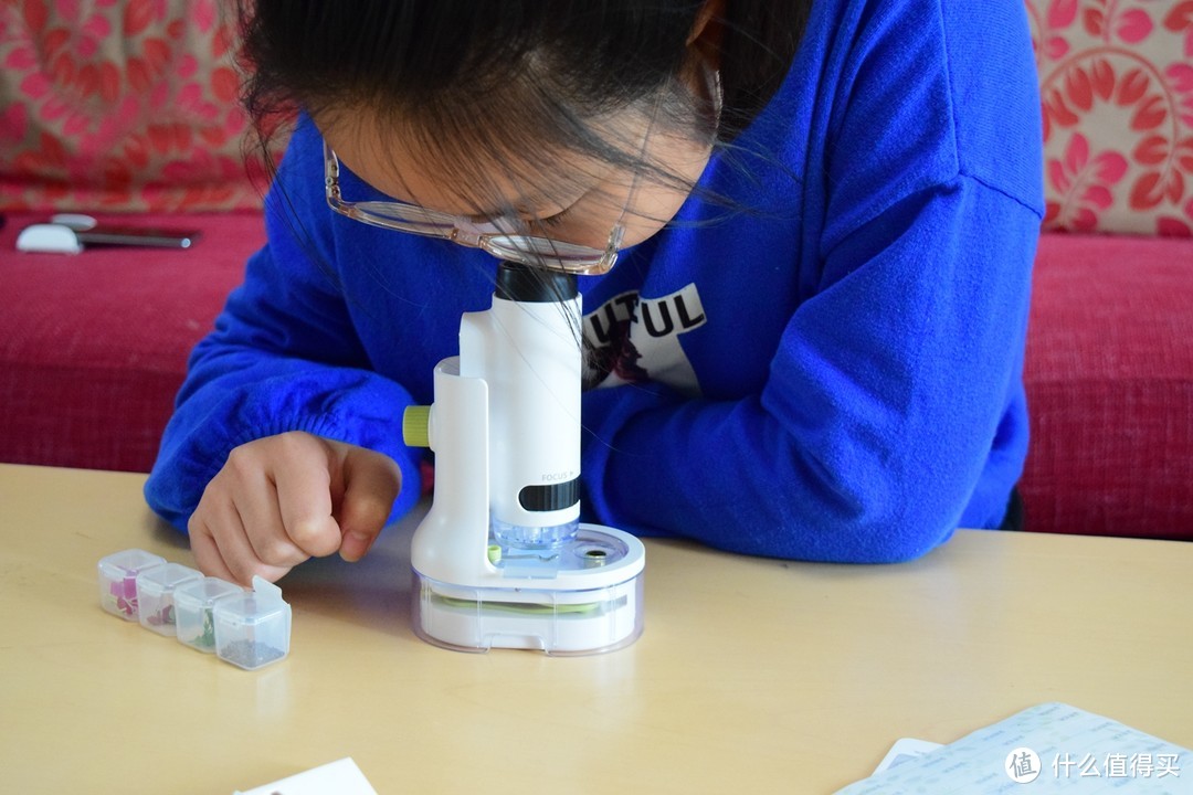 带孩子进入微观世界，科学罐头探索显微镜体验
