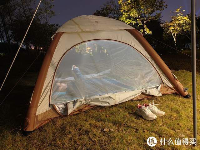 露营还要辛苦搭建帐篷？这款一键充气式帐篷必须了解一下