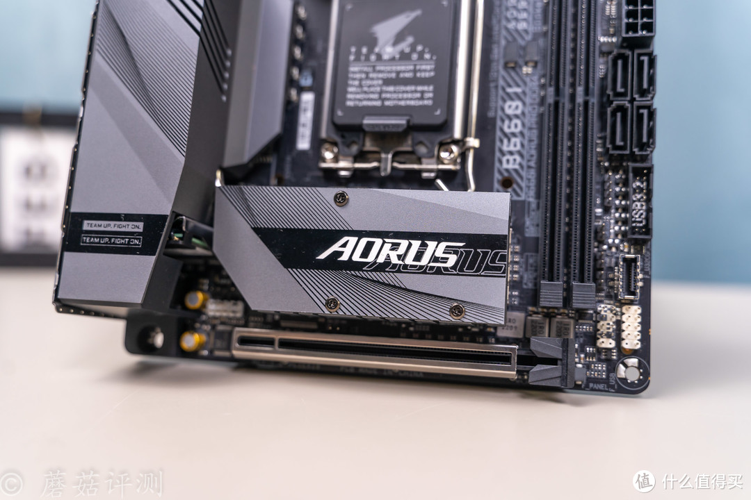 精致小巧，用料出众、技嘉迷你雕B660I AORUS PRO DDR4主板 拆解评测